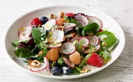 Berry Spinach Salad With Toasted Hazelnuts