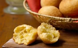 Brazilian Cheese Bread (Pão de Queijo)