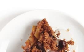 Cinnamon Apple Pie with Raisins and Crumb Topping