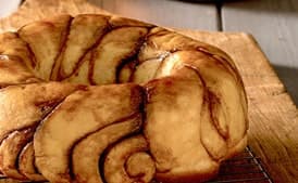 Cinnamon Bun Bundt Cake