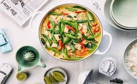 Easy Green Curry with Chicken, Bell Pepper, and Sugar Snap Peas