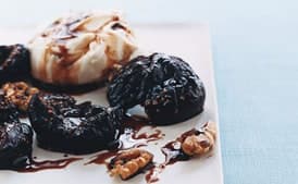 Figs with Balsamic Vinegar, Mascarpone, and Walnuts