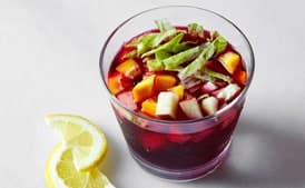 Lágrimas de la Virgen (Beet Cooler With Fruits)