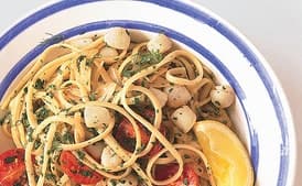 Linguine with Bay Scallops, Fennel, and Tomatoes