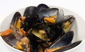 Mussels in Saffron and White Wine Broth