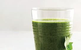 Parsley, Kale, and Berry Smoothie