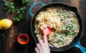 Pasta with 15-Minute Ham, Pea, and Cream Sauce