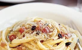 Pasta with Anchovies, Currants, Fennel, and Pine Nuts