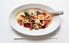 Pasta with Tomatoes and Mozzarella