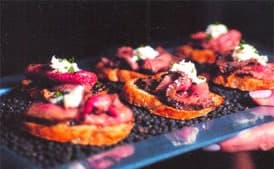 Pepper-Crusted Steak with Horseradish Cream on Grilled Garlic Crostini