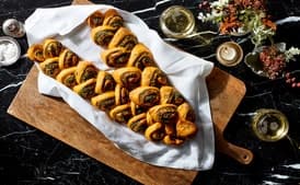Pull-Apart Bread with Pumpkin and Spinach