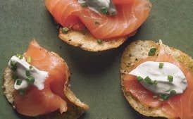 Smoked Salmon with Black Pepper Potato Chips