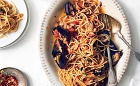 Spaghetti With Mussels and White Beans