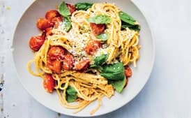 Spaghetti with Tomato and Walnut Pesto