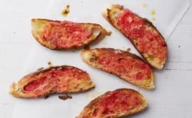 Spanish-Style Tomato Toast with Garlic and Olive Oil