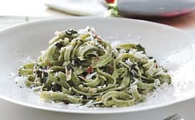 Spicy Spinach Linguine with Olive Oil and Garlic