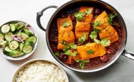 Spicy Sweet-and-Sour Salmon With Dates (Qaliyeh-e Khorma)