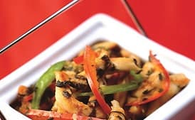 Stir-Fried Chicken with Bell Peppers and Snow Cabbage