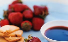 Strawberries with Port-Wine Dip